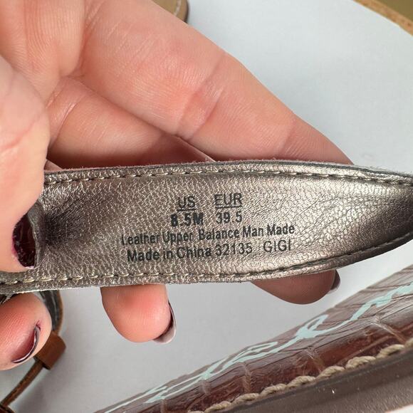 Sam Edelman Gigi Flat Green Metalic T-Strap Sandals Sz 8.5 Vacation Resort - Picture 6 of 7